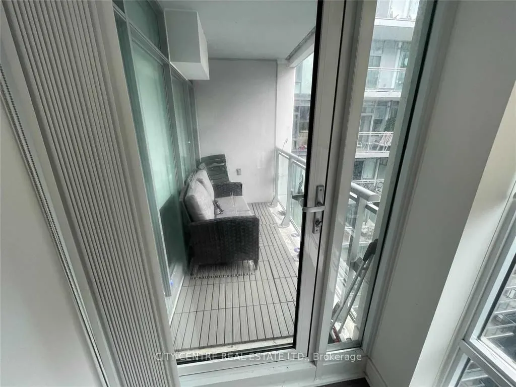 525 Adelaide Street W, #1703