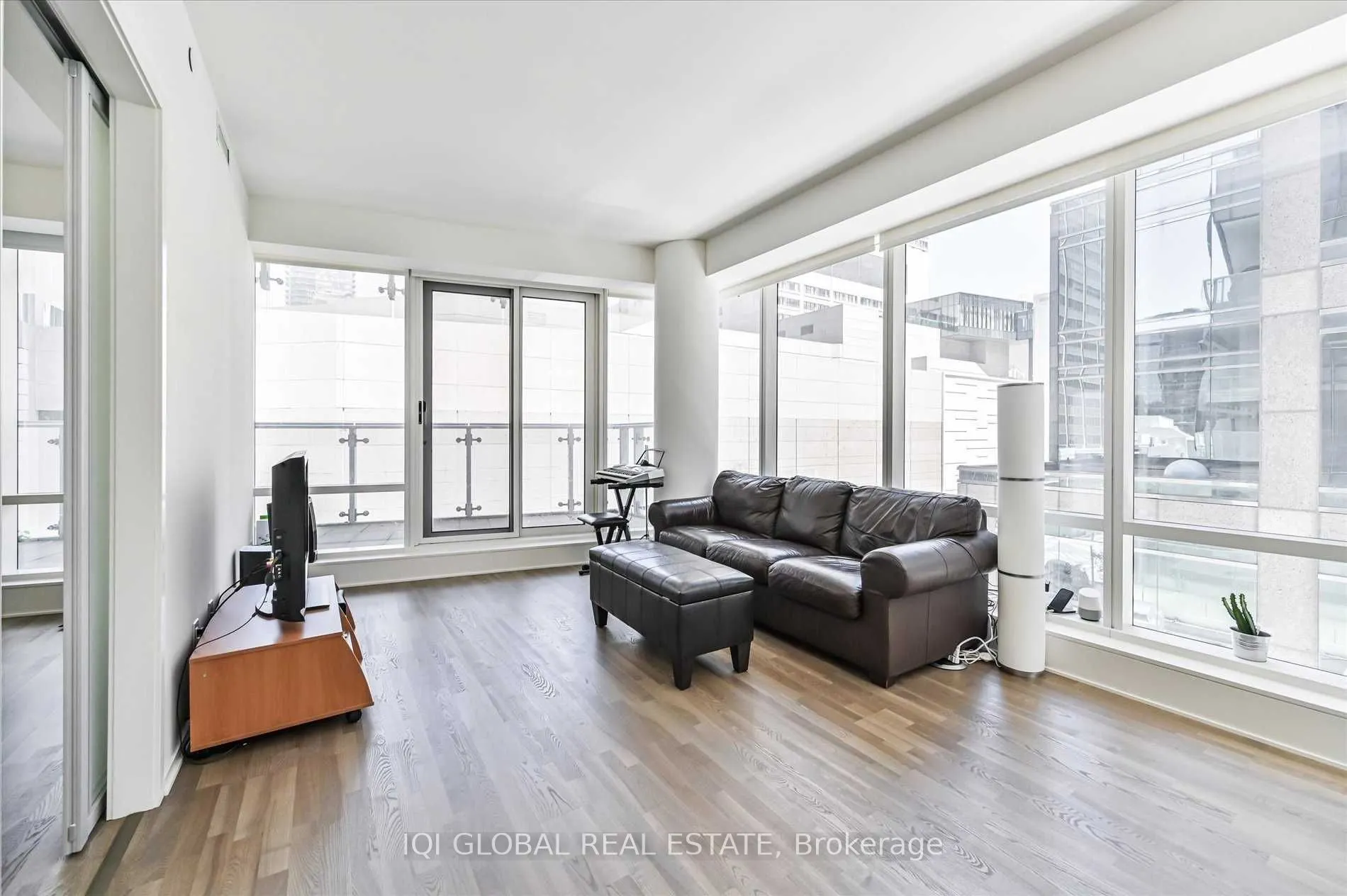 1 Bloor Street Street E, #426