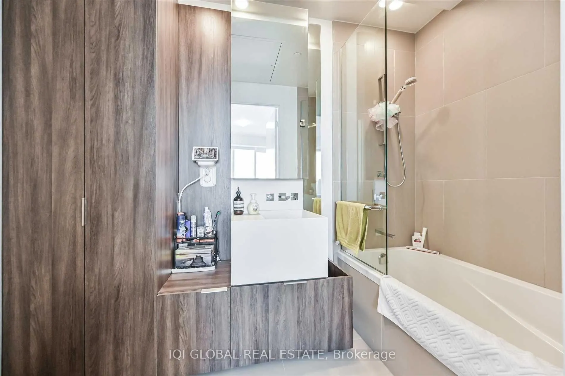 1 Bloor Street Street E, #426