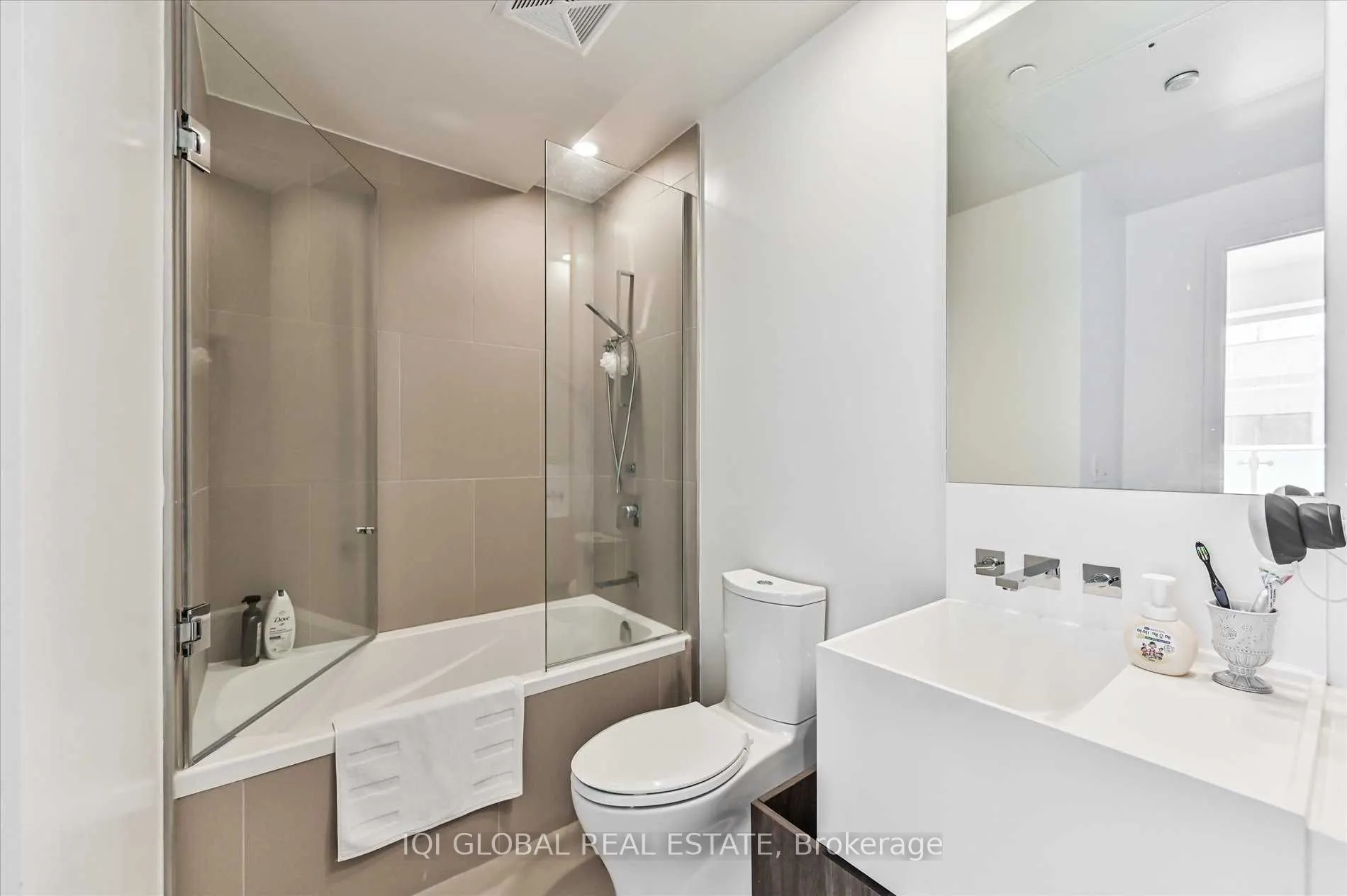 1 Bloor Street Street E, #426