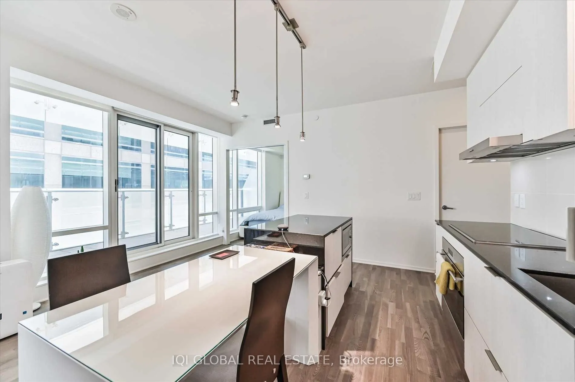 1 Bloor Street Street E, #426