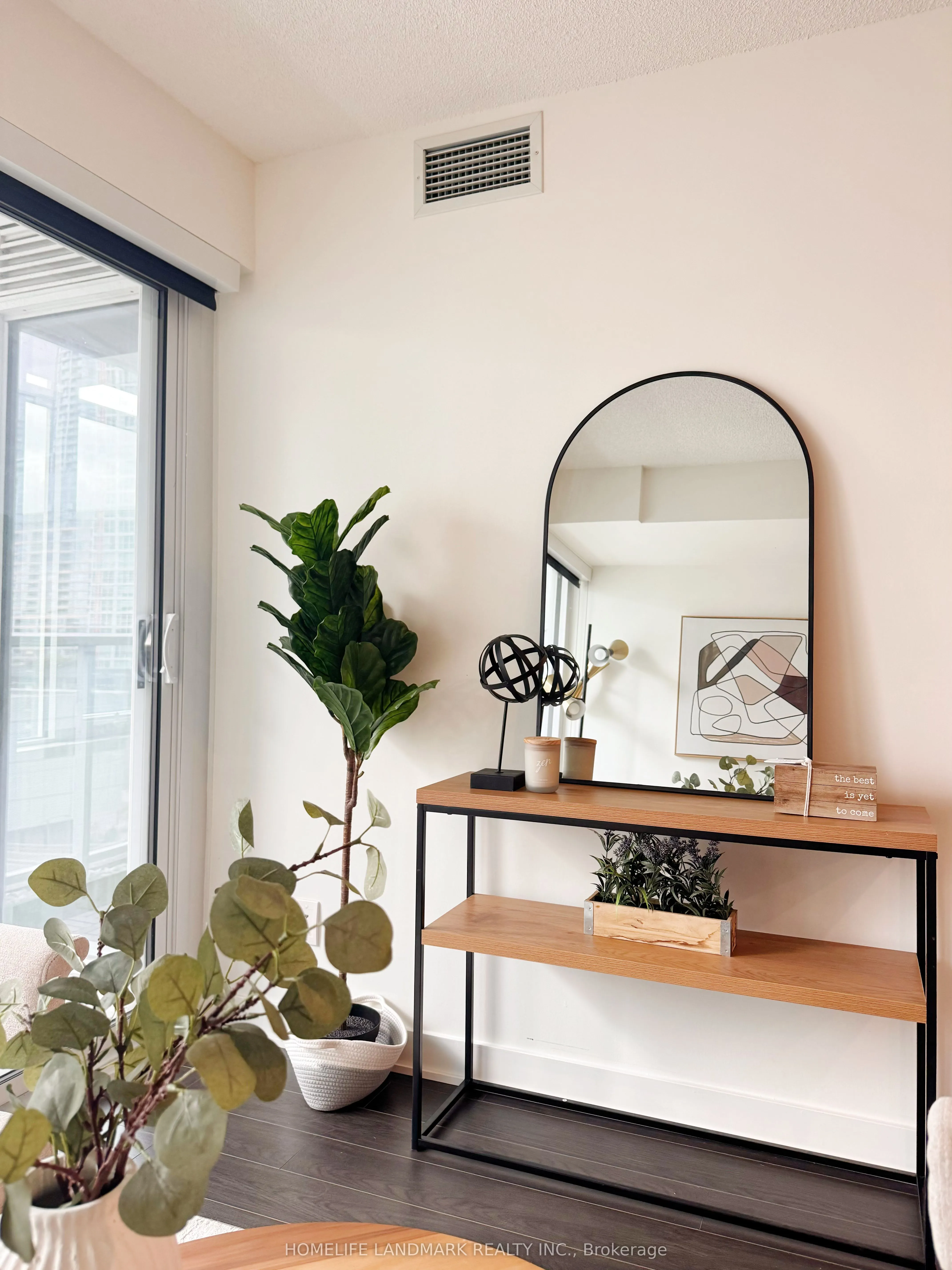 19 Bathurst Street, #1110