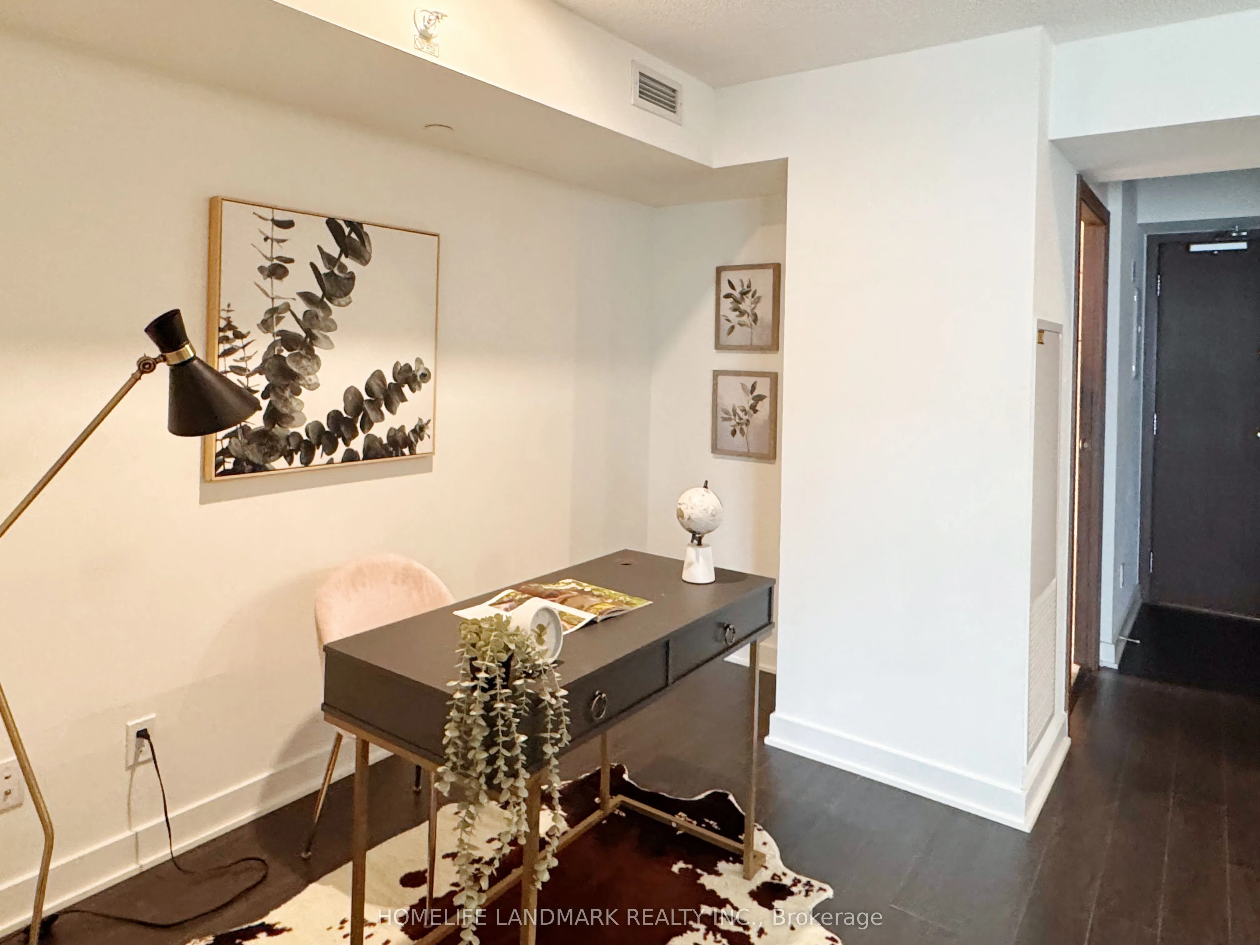 19 Bathurst Street, #1110