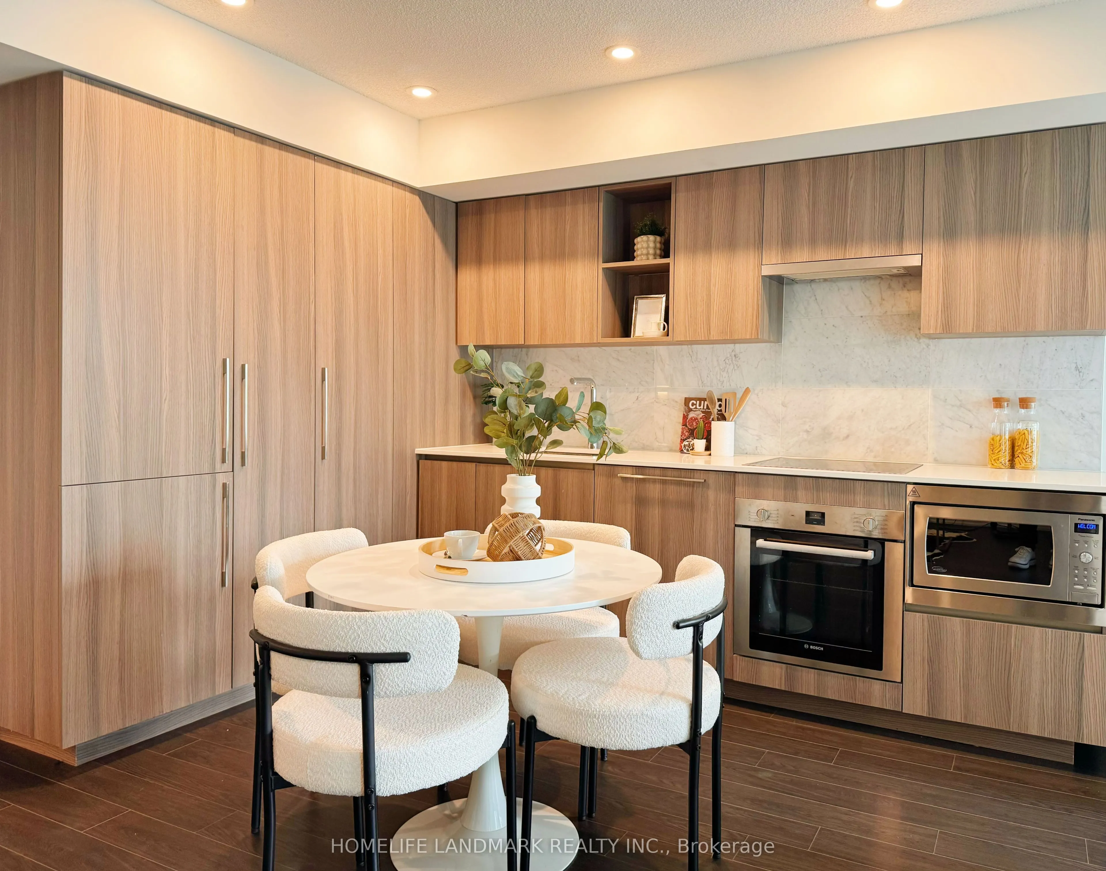 19 Bathurst Street, #1110