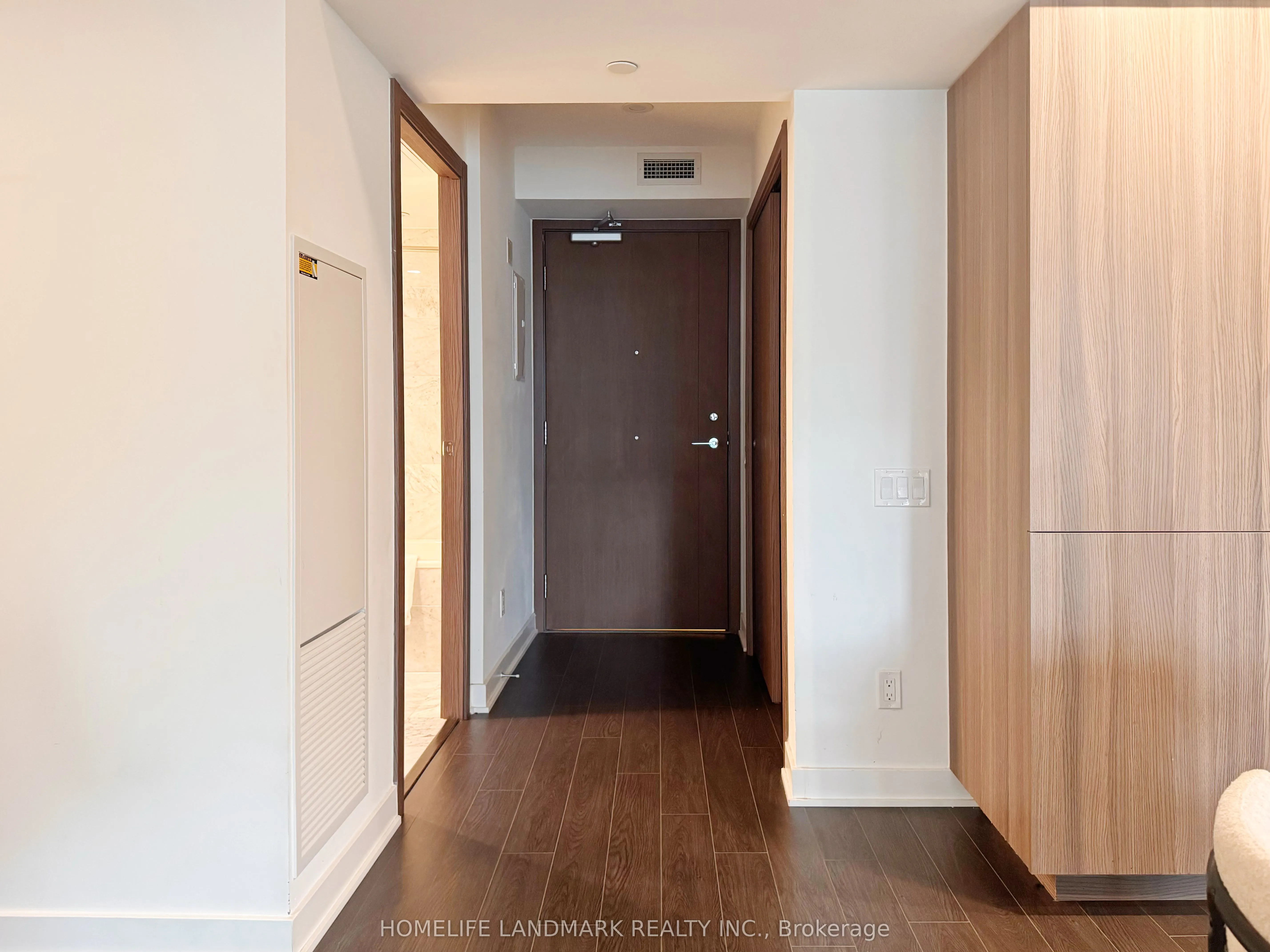 19 Bathurst Street, #1110