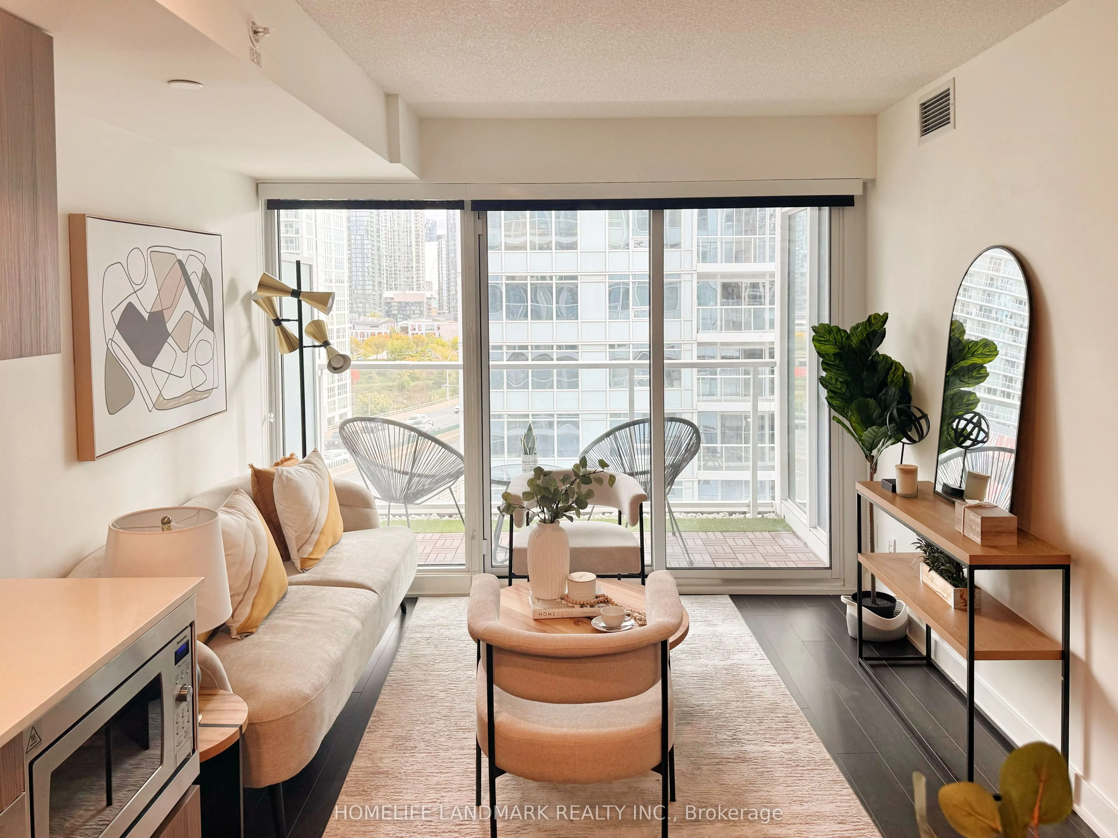 19 Bathurst Street, #1110