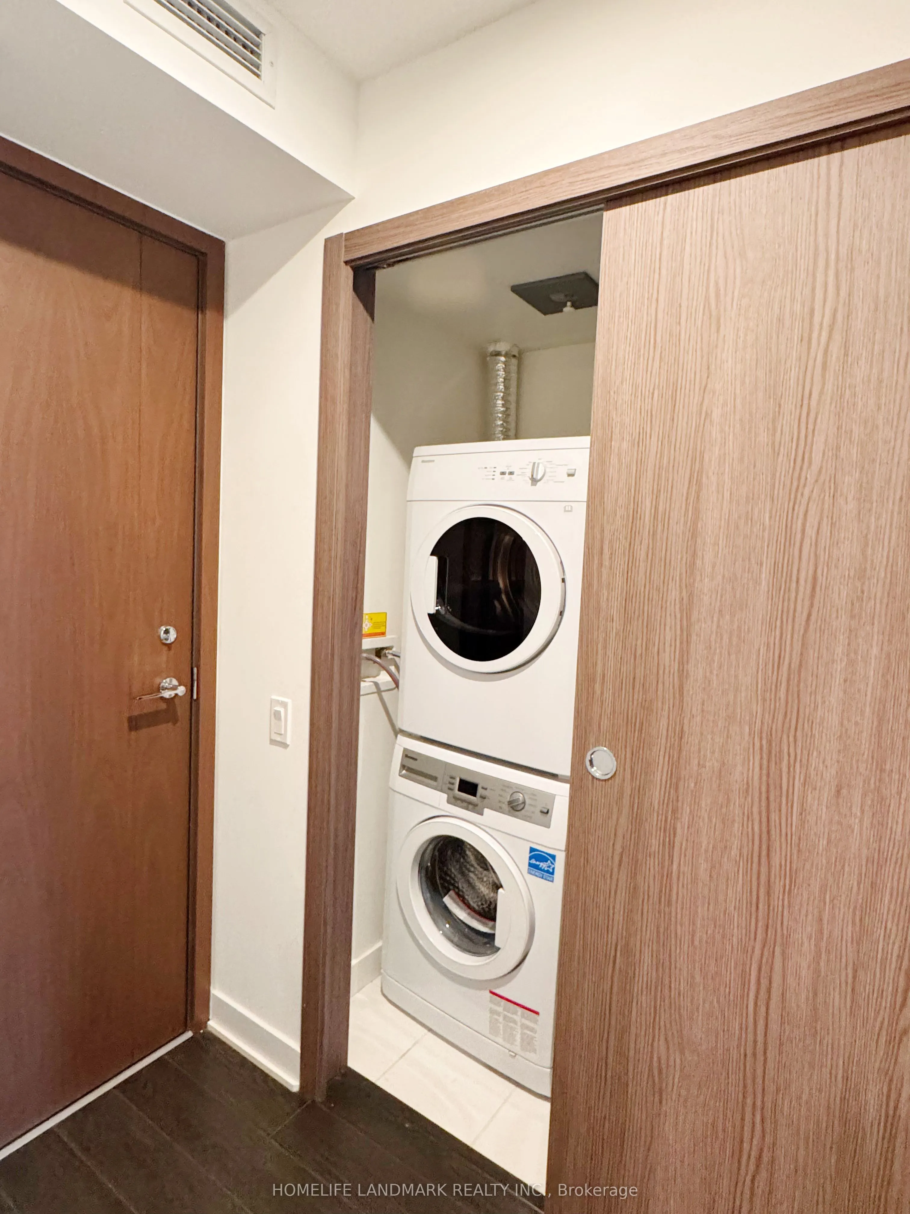 19 Bathurst Street, #1110