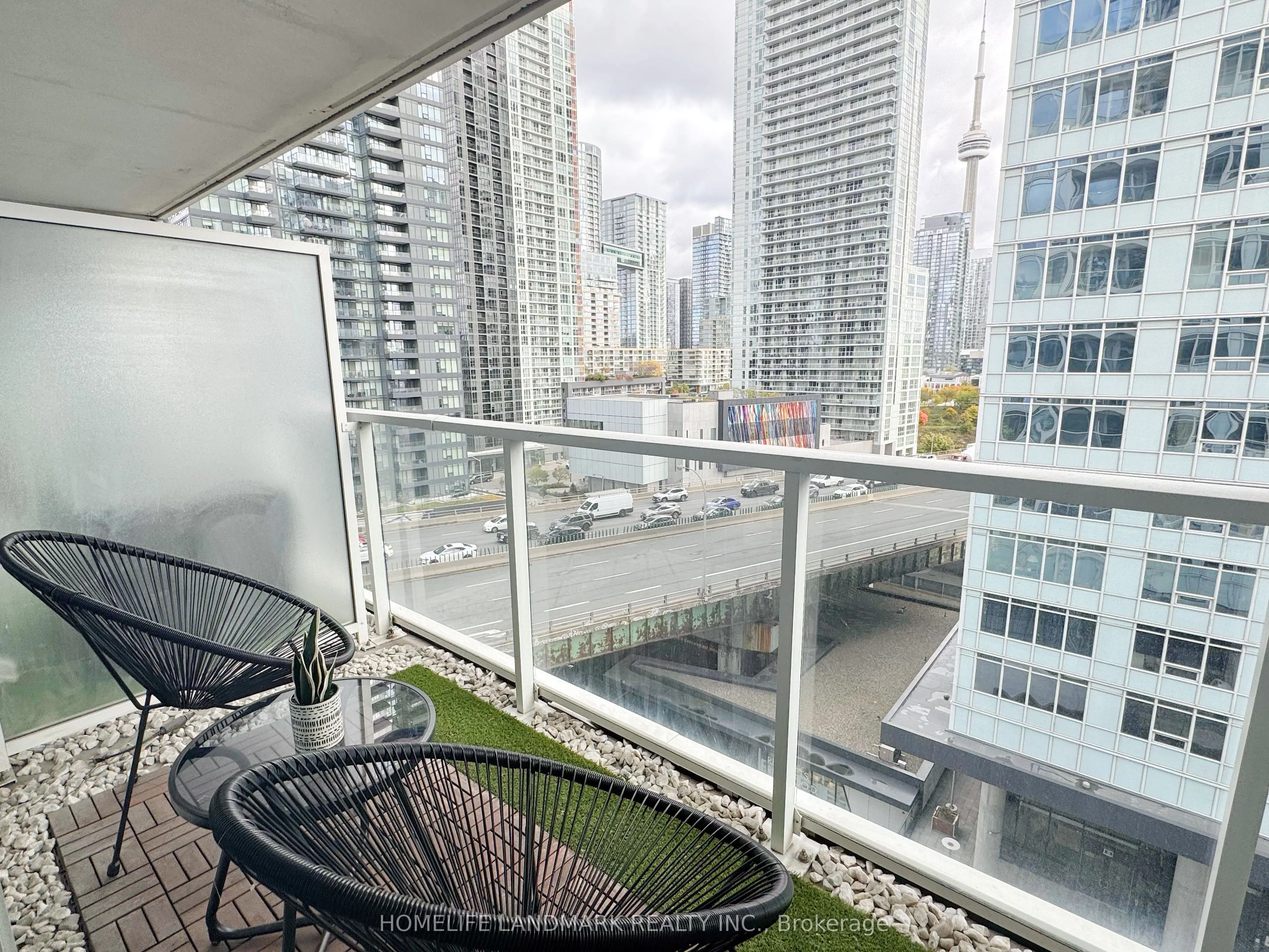 19 Bathurst Street, #1110