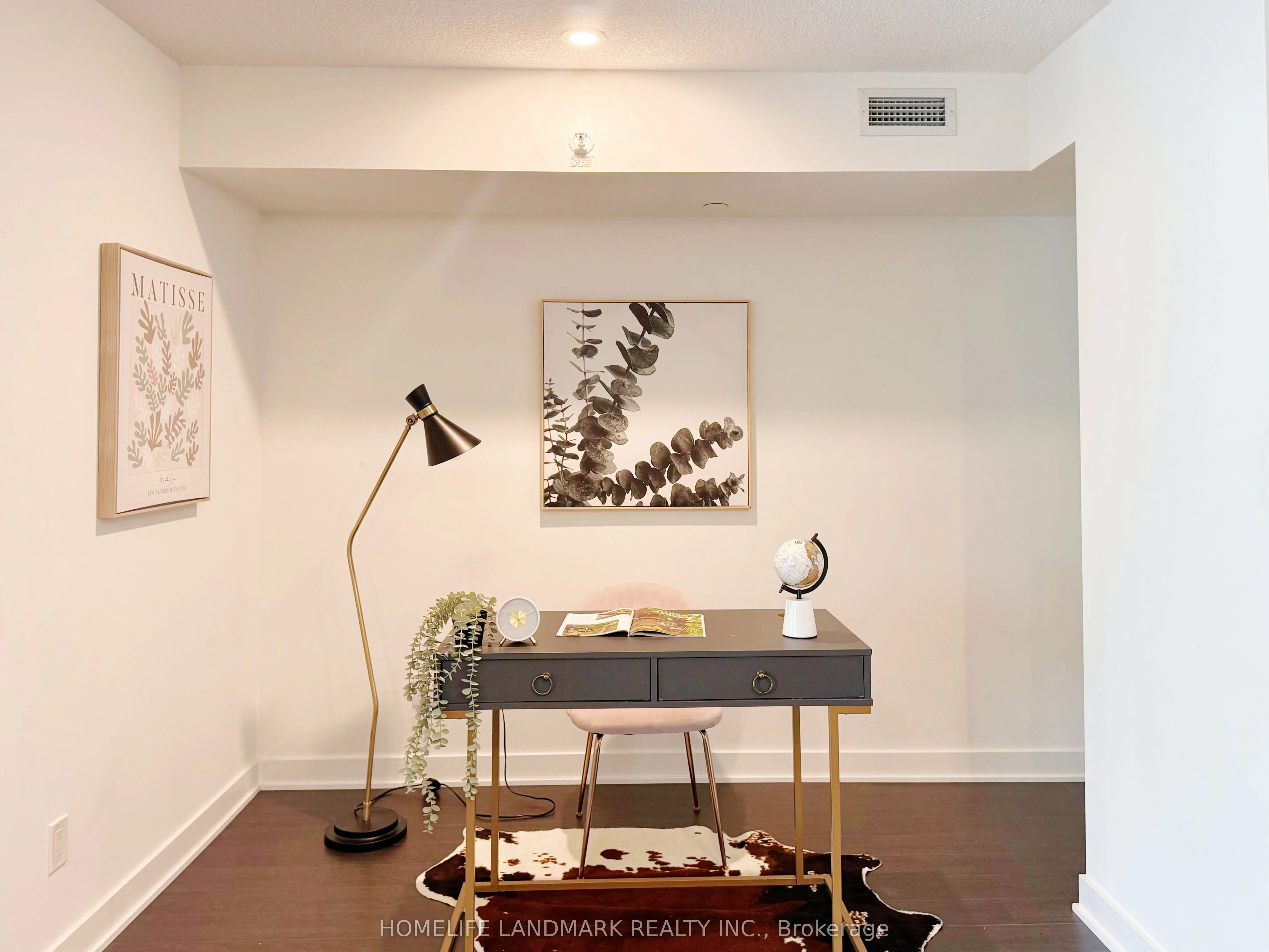 19 Bathurst Street, #1110