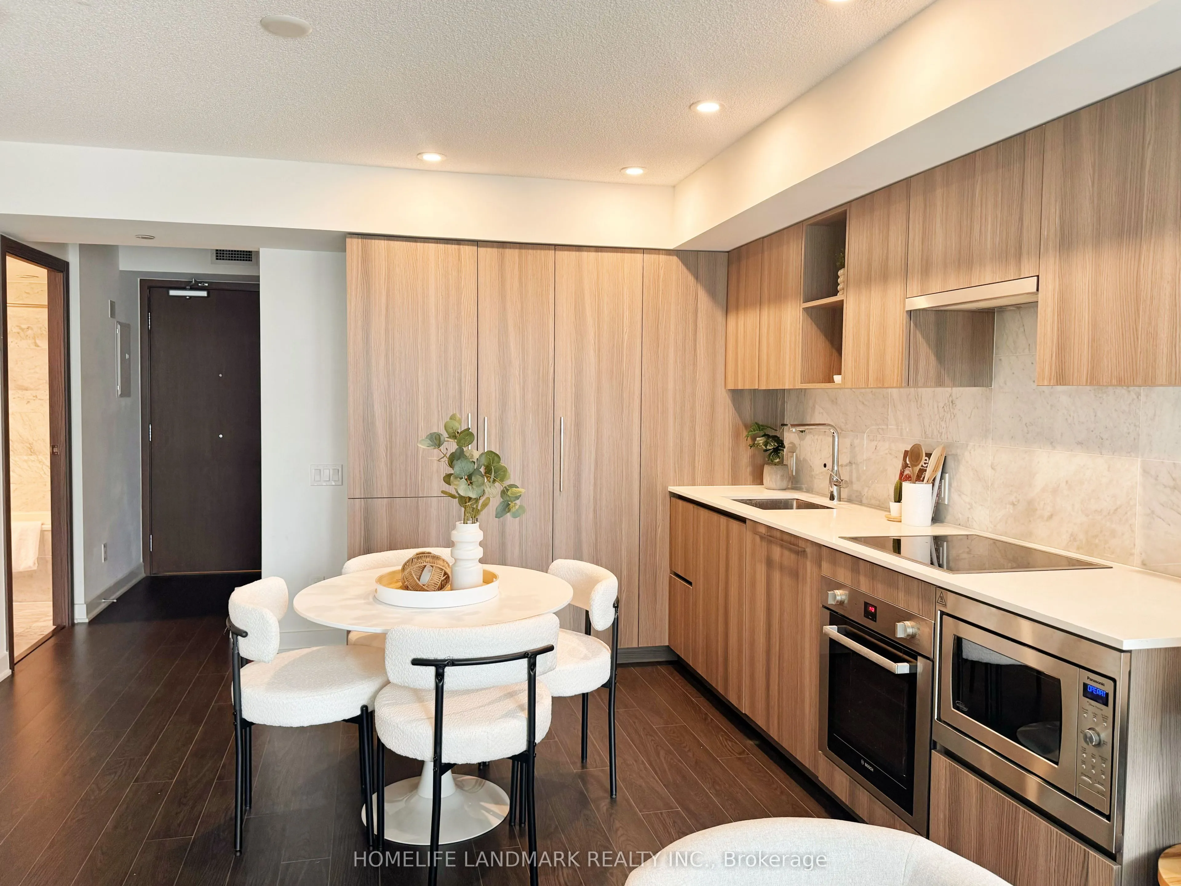 19 Bathurst Street, #1110