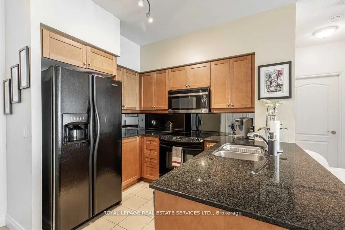 319 Merton Street, #402