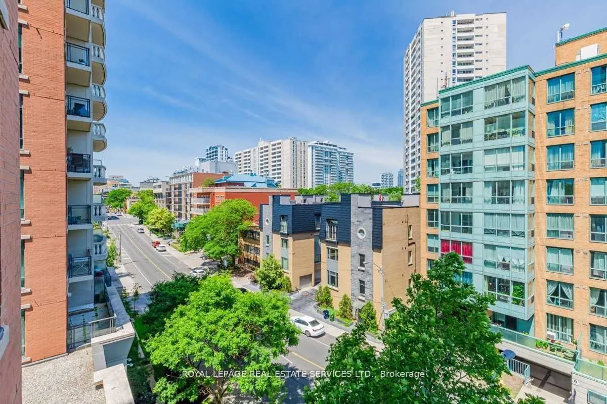 319 Merton Street, #402