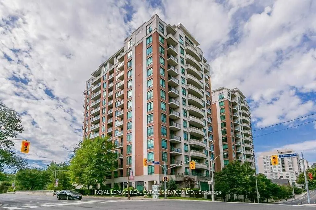 319 Merton Street, #402