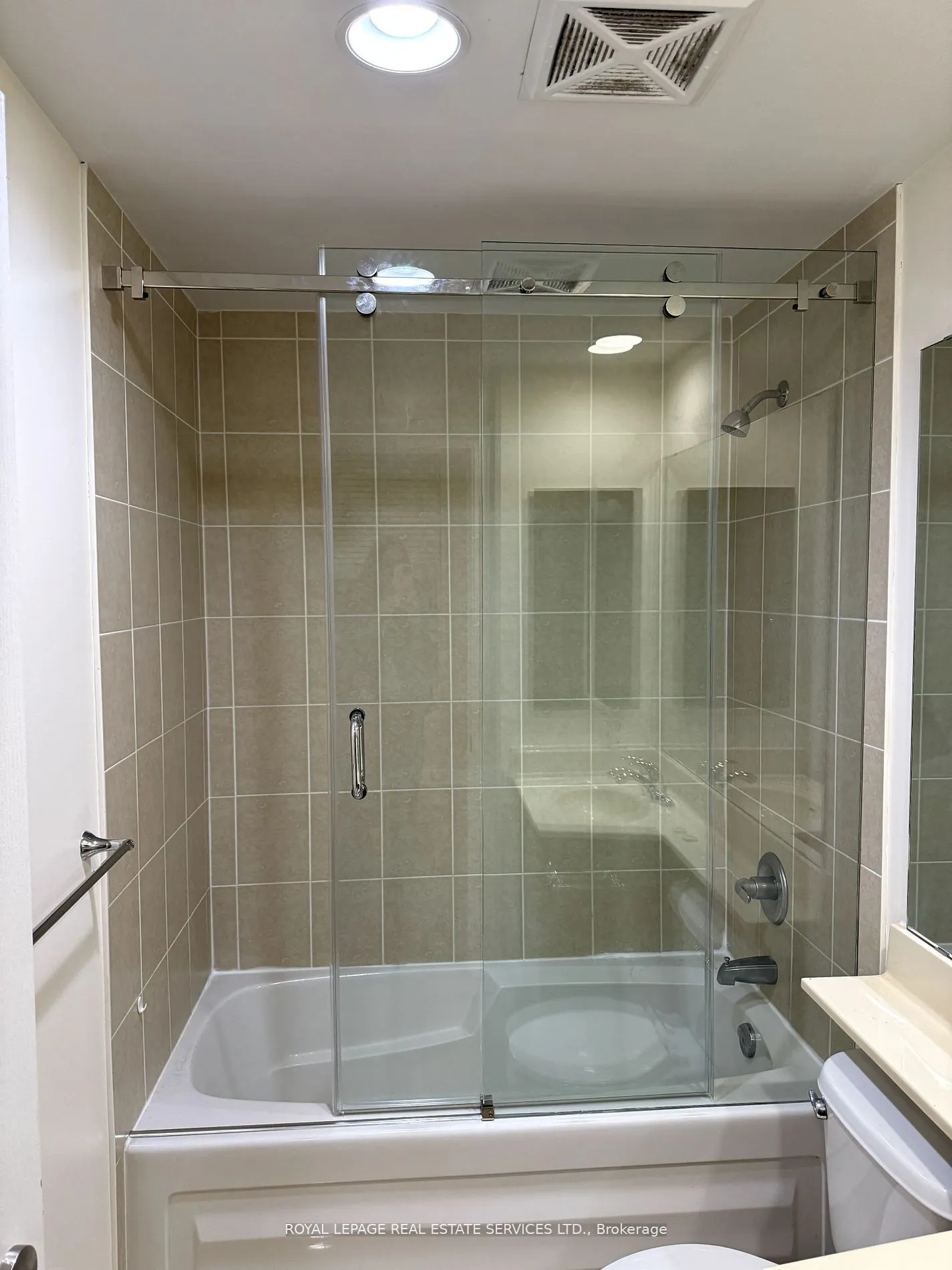 319 Merton Street, #402