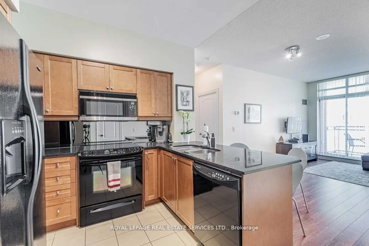 319 Merton Street, #402