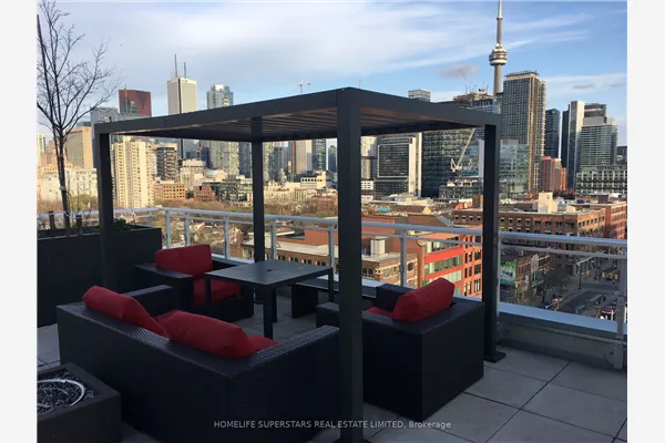 10 Willison Square N, #305