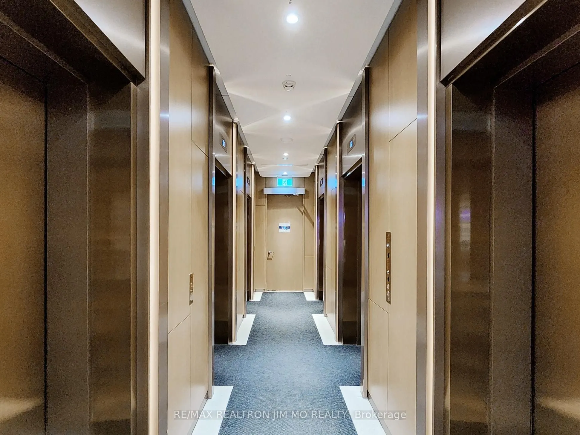 11 Wellesley Street W, #1208