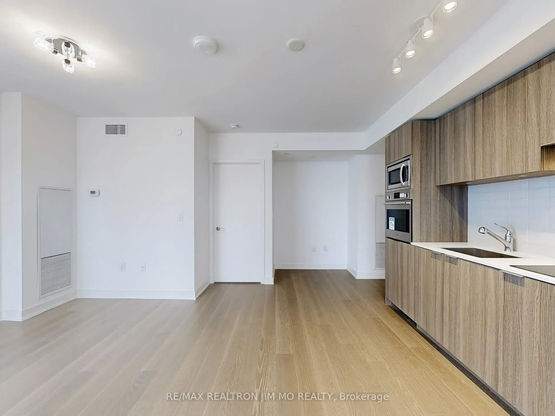 11 Wellesley Street W, #1208