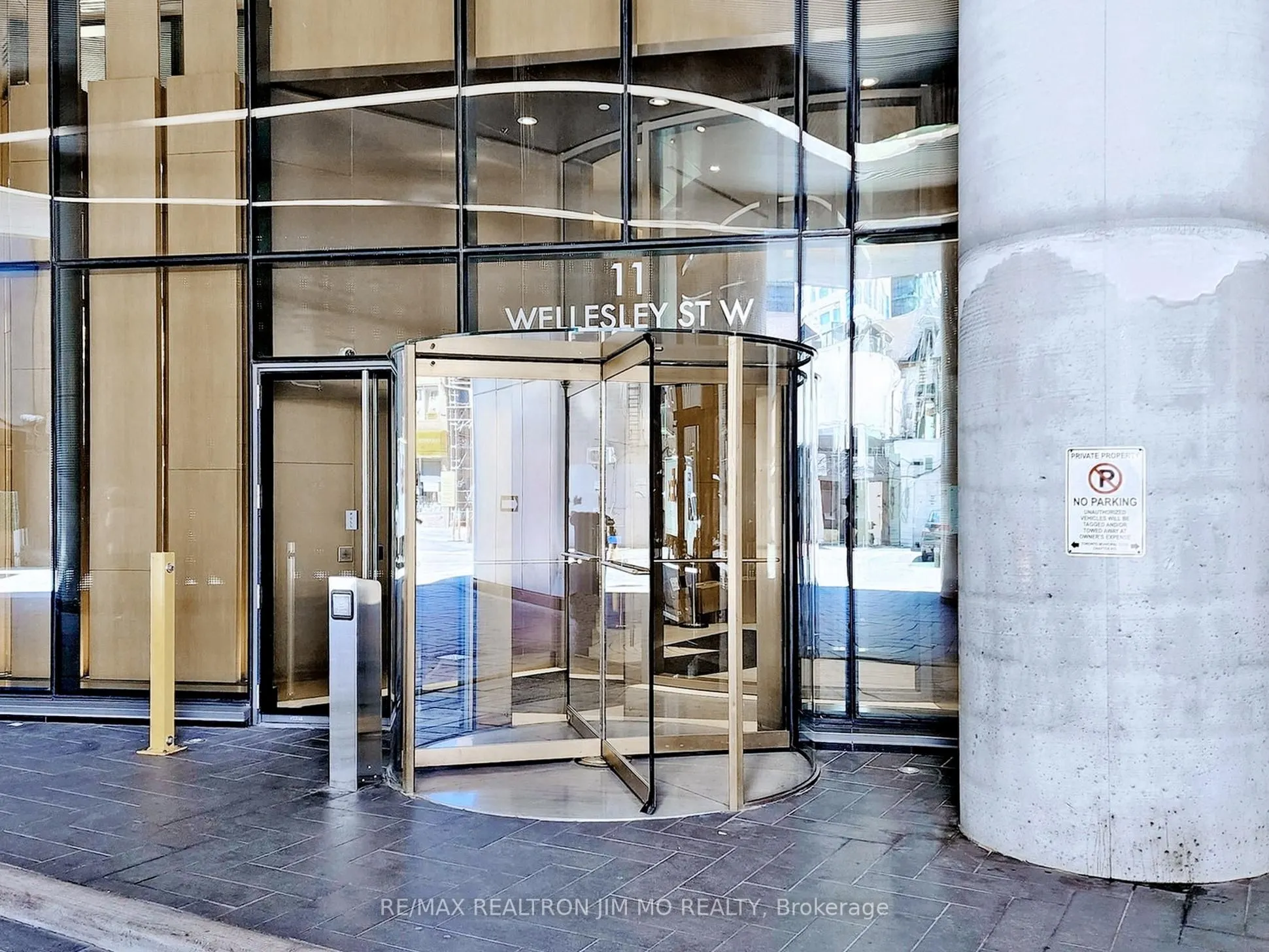 11 Wellesley Street W, #1208