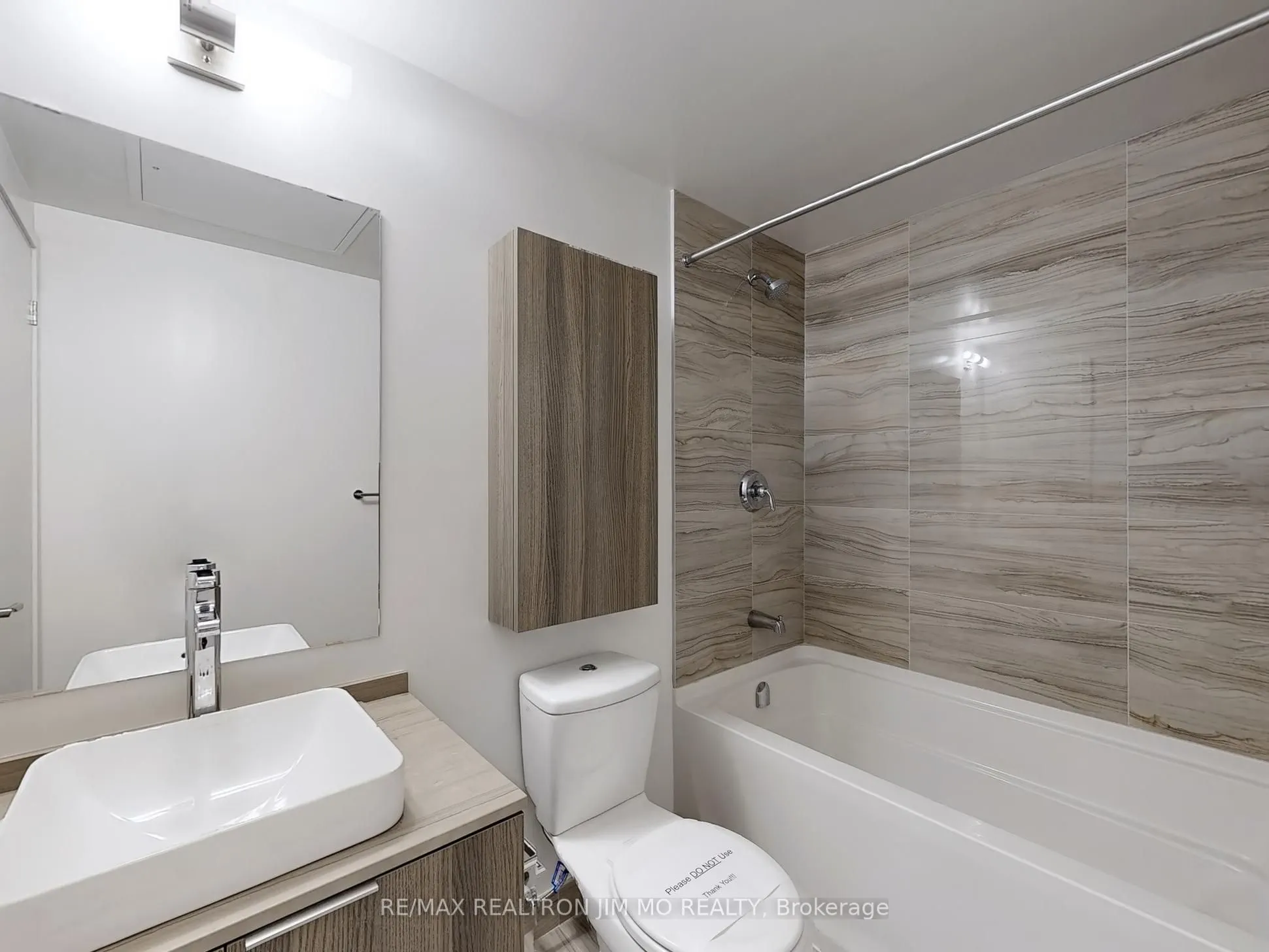 11 Wellesley Street W, #1208