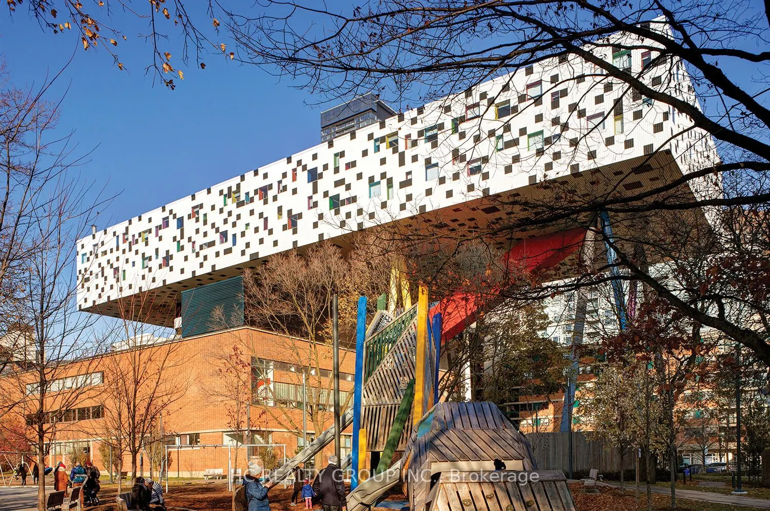 280 Dundas Street W, #2005