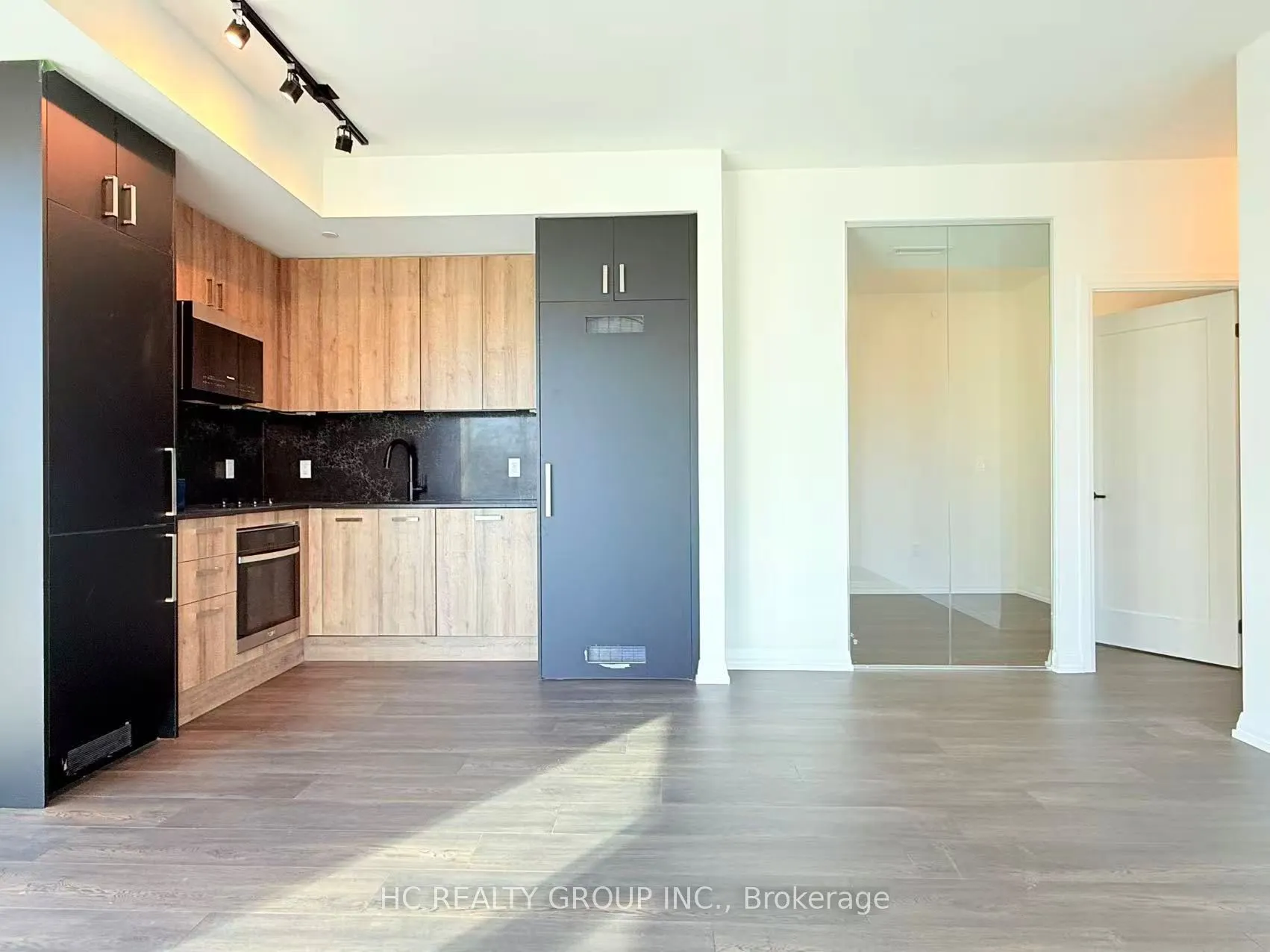 280 Dundas Street W, #2005