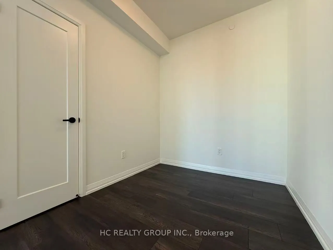 280 Dundas Street W, #2005