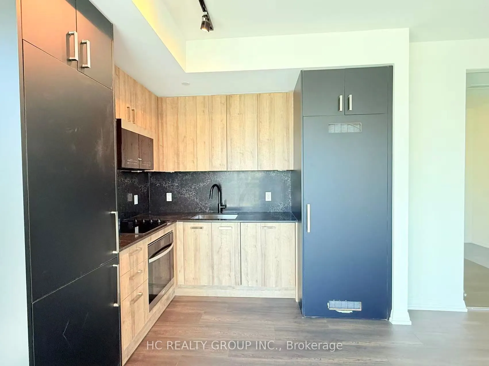 280 Dundas Street W, #2005