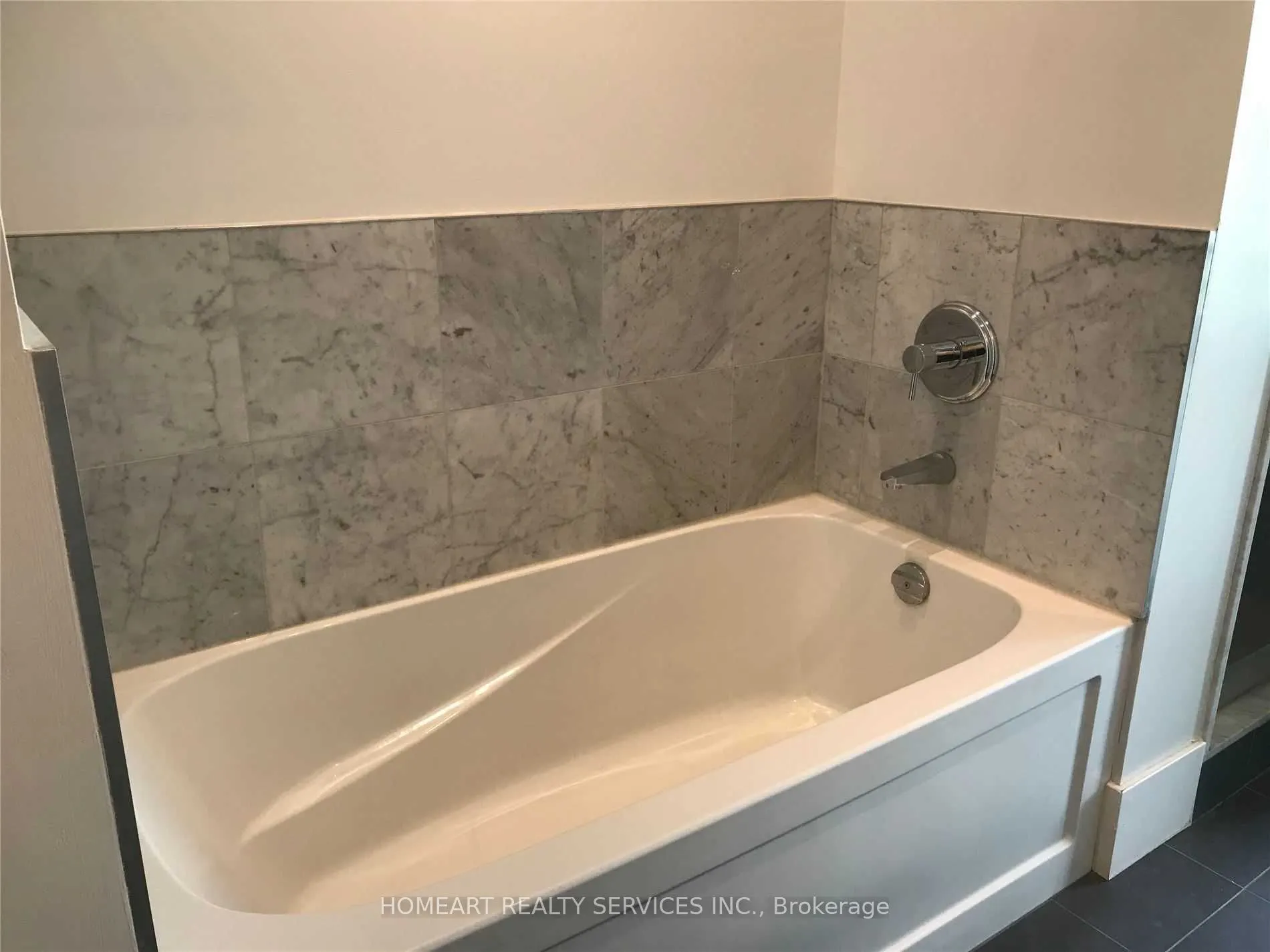 29 Queens Quay E, #1021