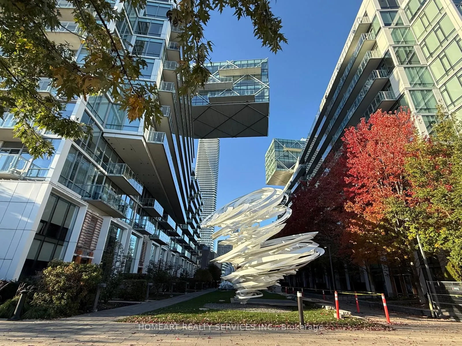 29 Queens Quay E, #1021