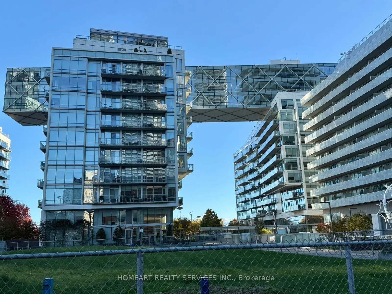 29 Queens Quay E, #1021