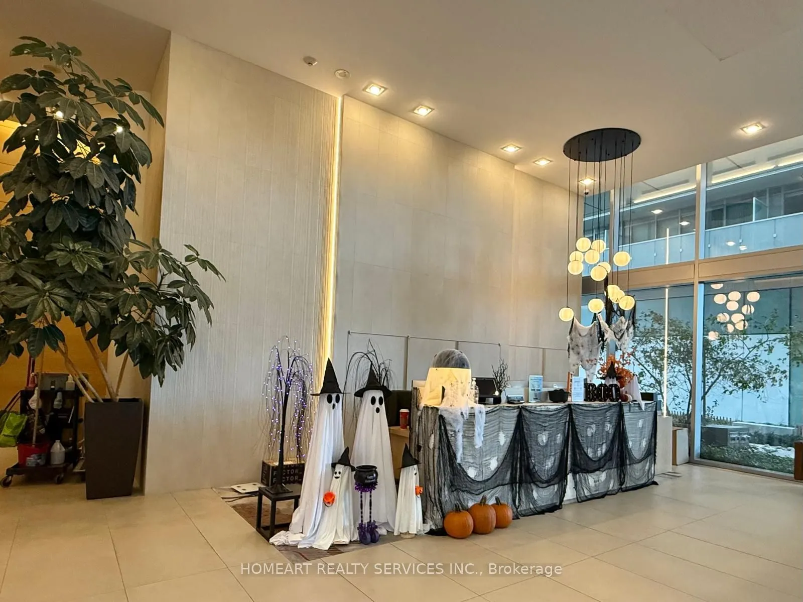 29 Queens Quay E, #1021