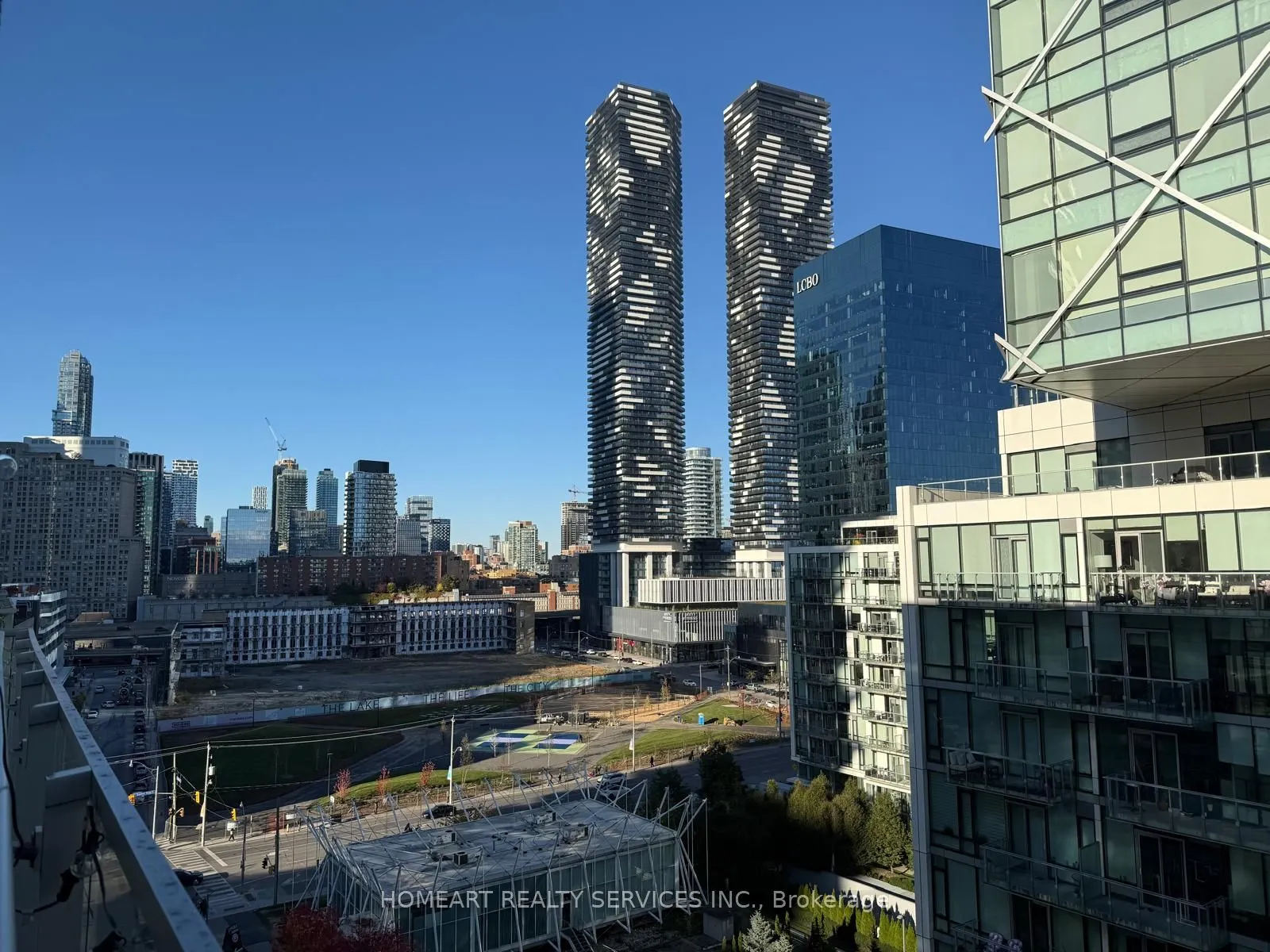 29 Queens Quay E, #1021