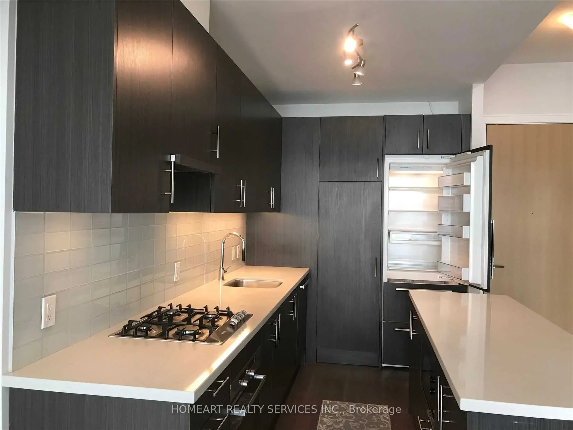 29 Queens Quay E, #1021
