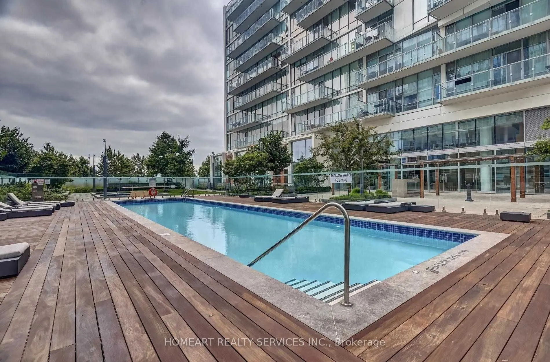 29 Queens Quay E, #1021