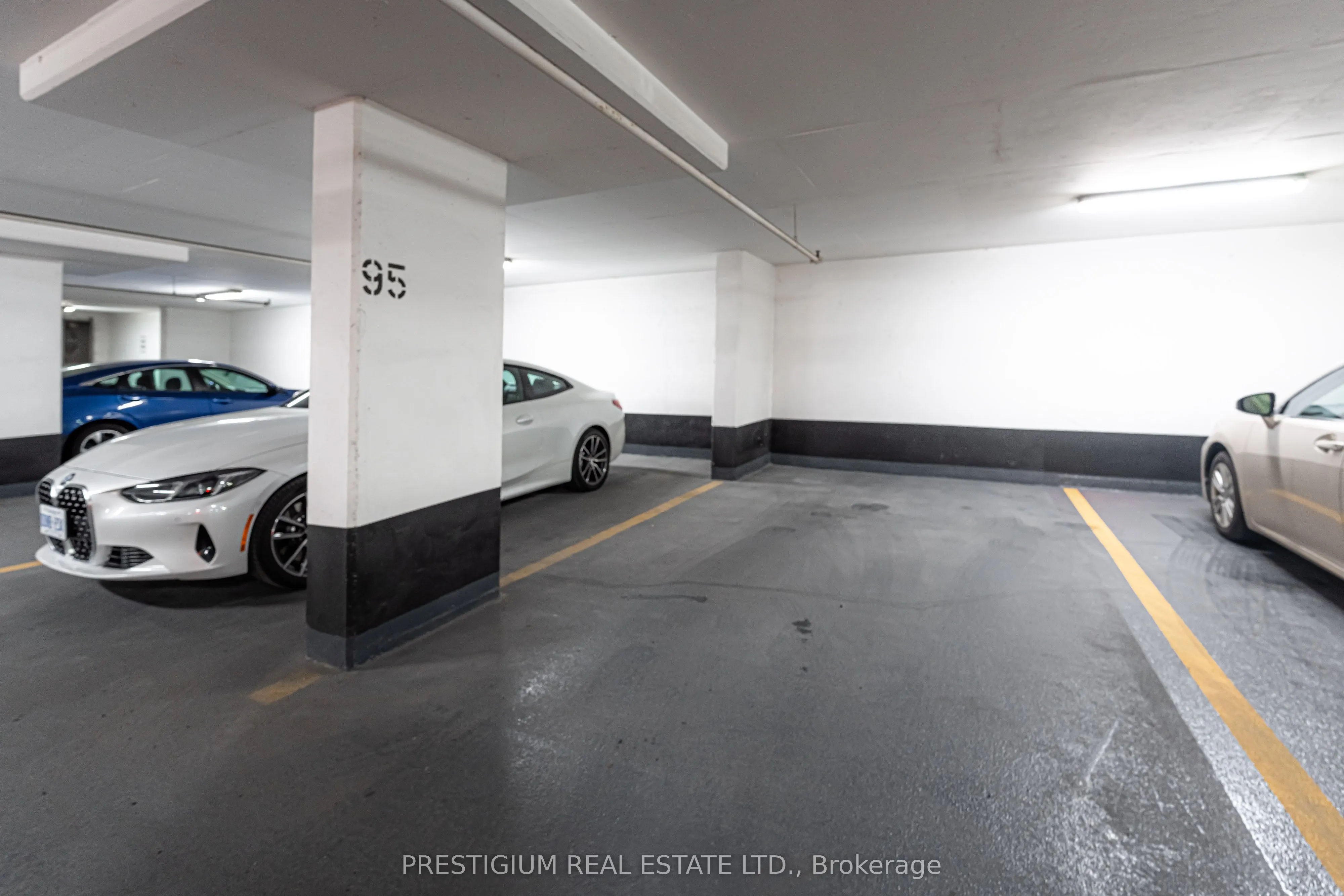 33 CHARLES Street E, #3704