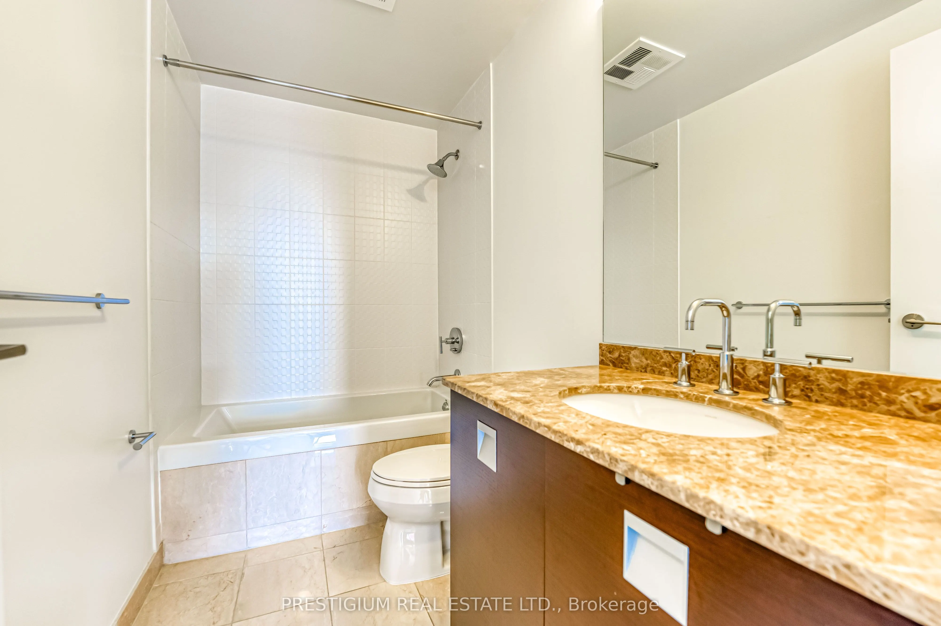 33 CHARLES Street E, #3704