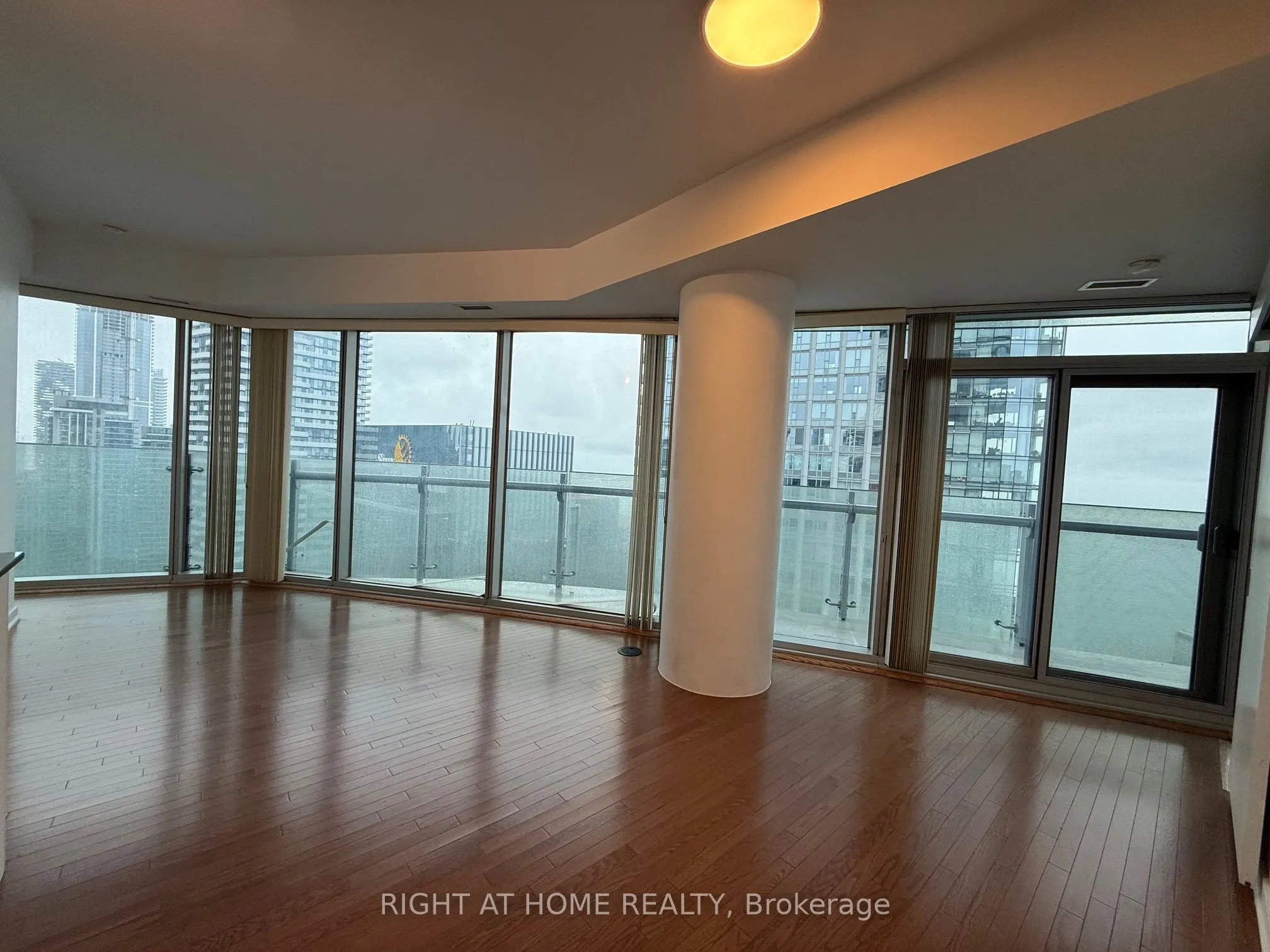 12 York Street, #4702