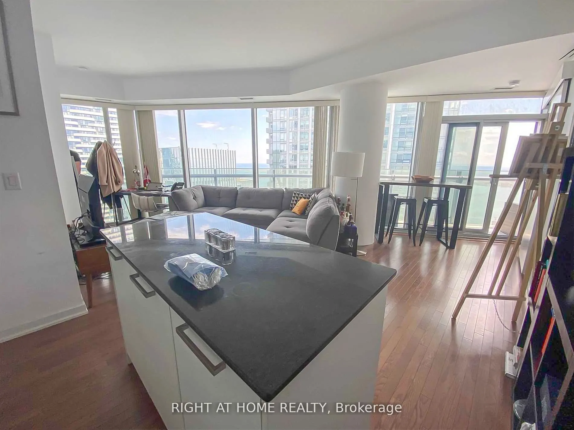 12 York Street, #4702