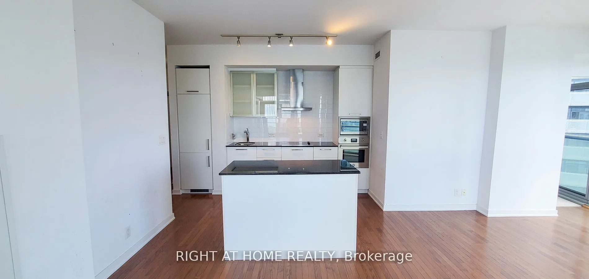 12 York Street, #4702