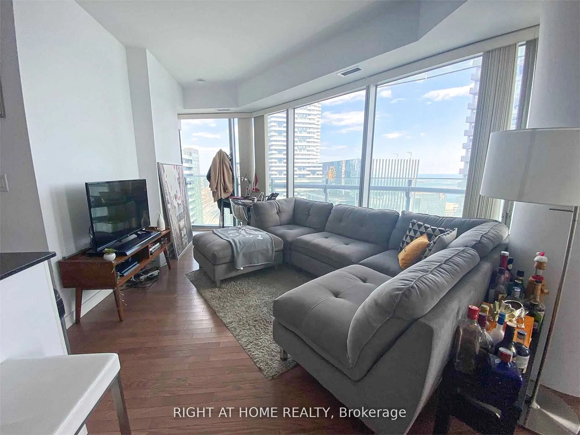 12 York Street, #4702