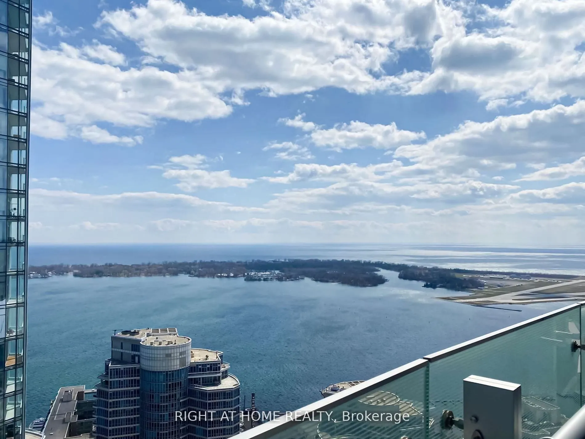 12 York Street, #4702