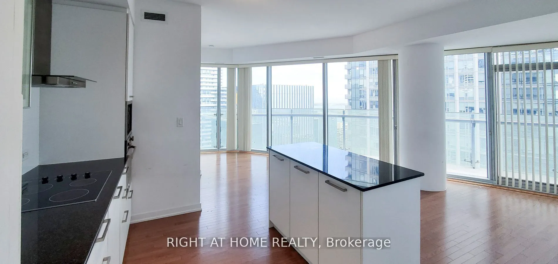 12 York Street, #4702