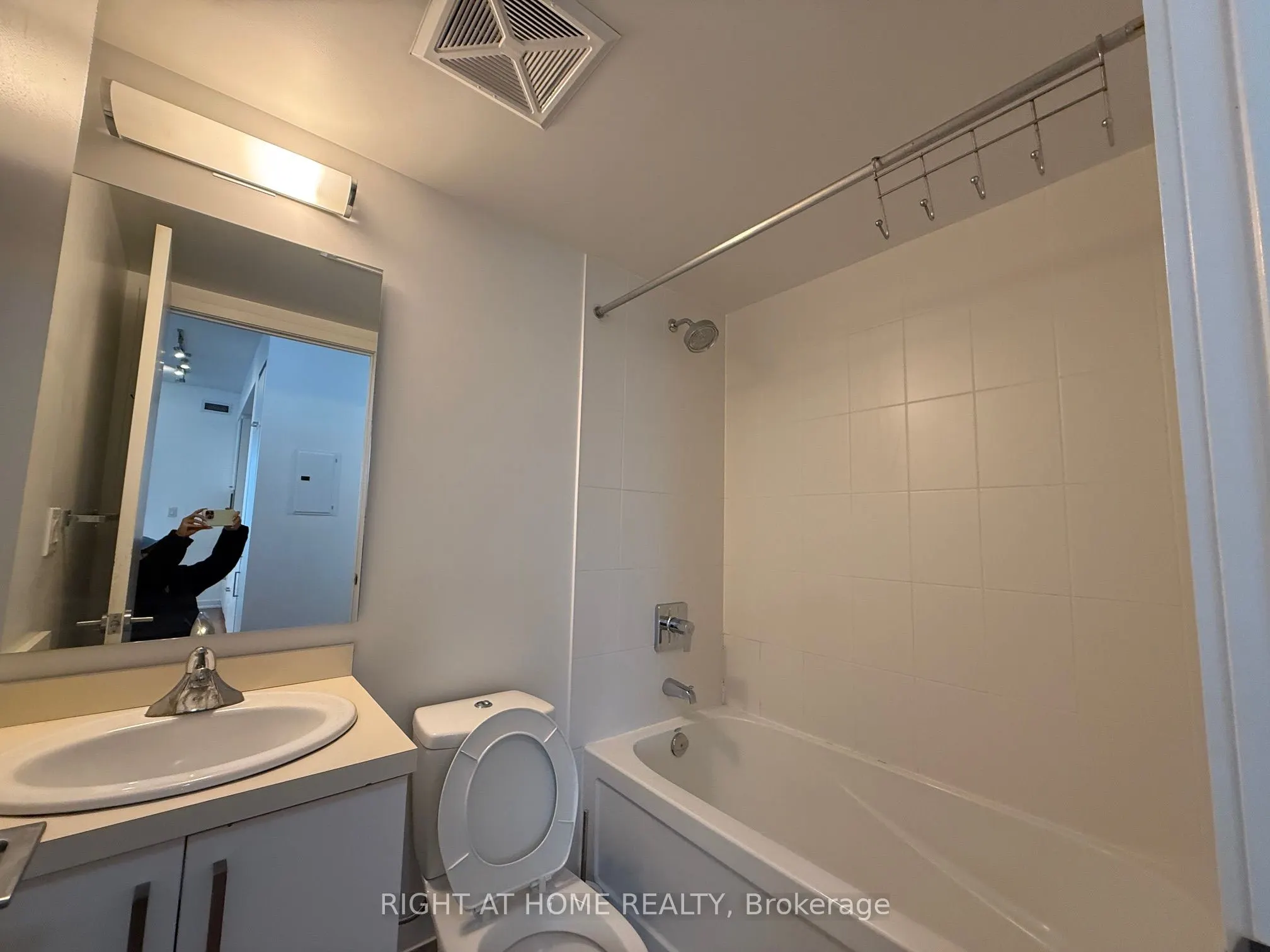 12 York Street, #4702