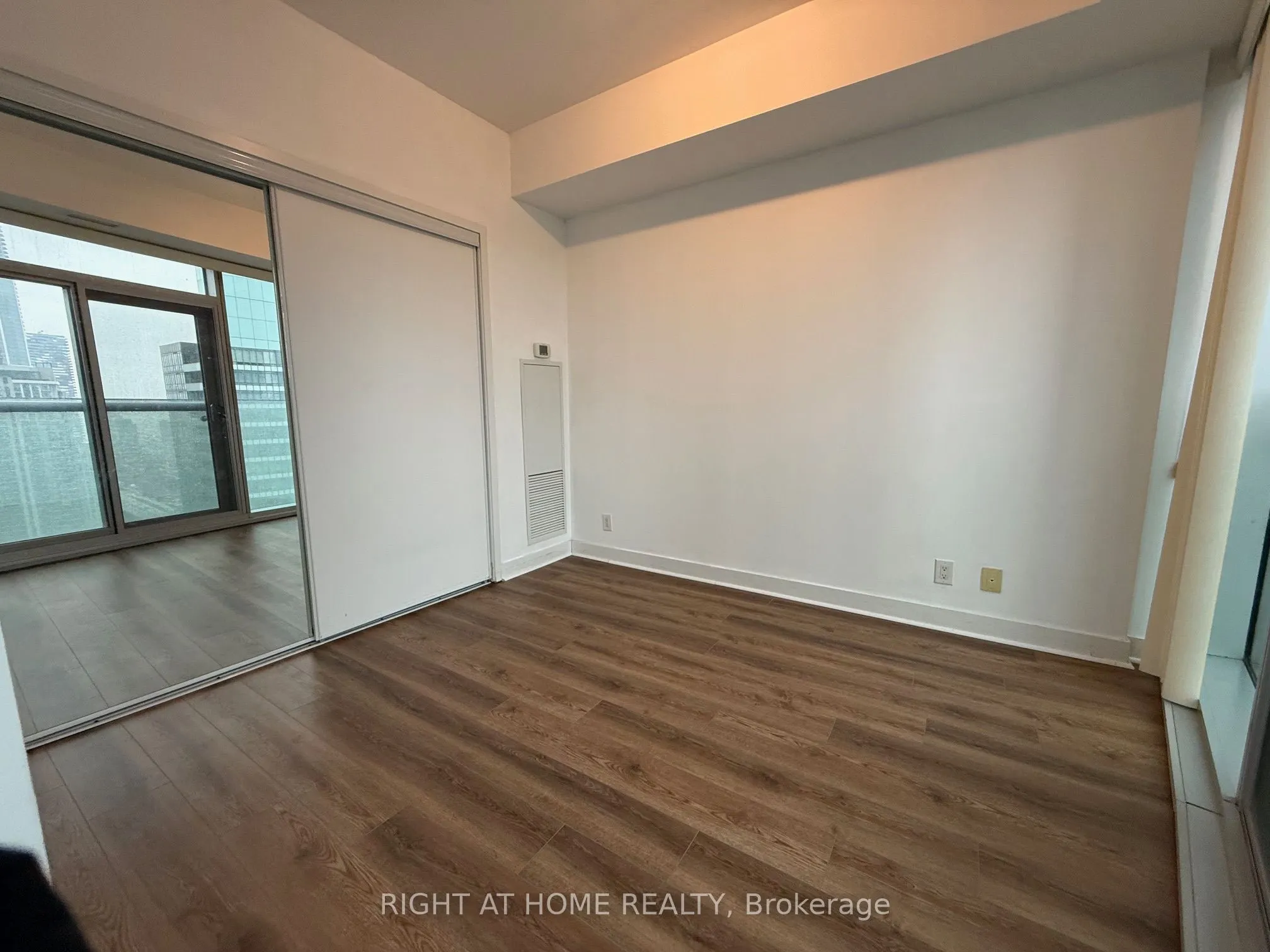 12 York Street, #4702