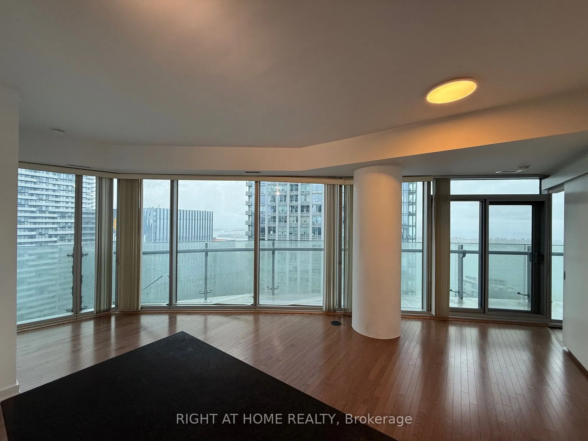 12 York Street, #4702