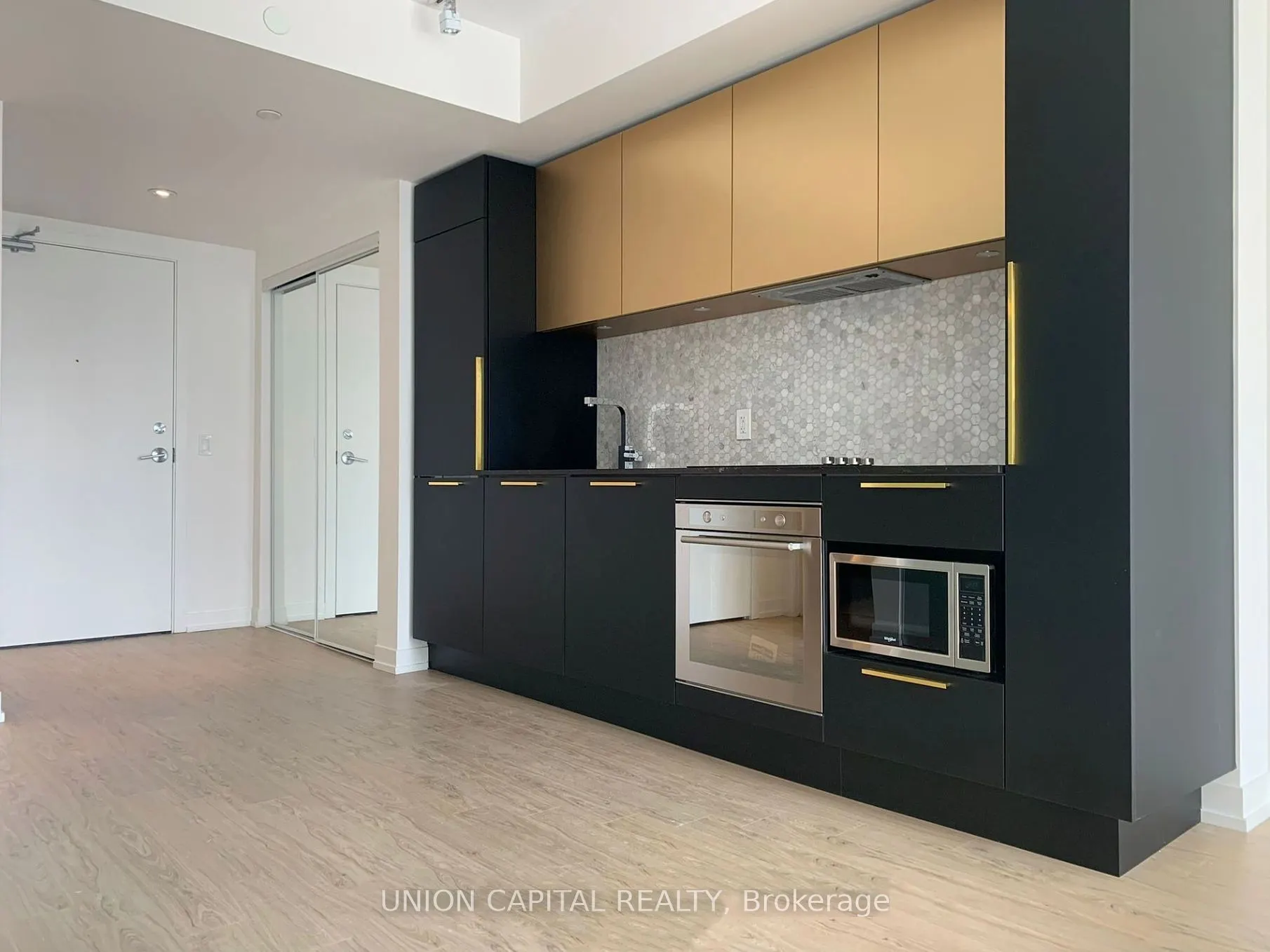 85 Wood Street, #3918