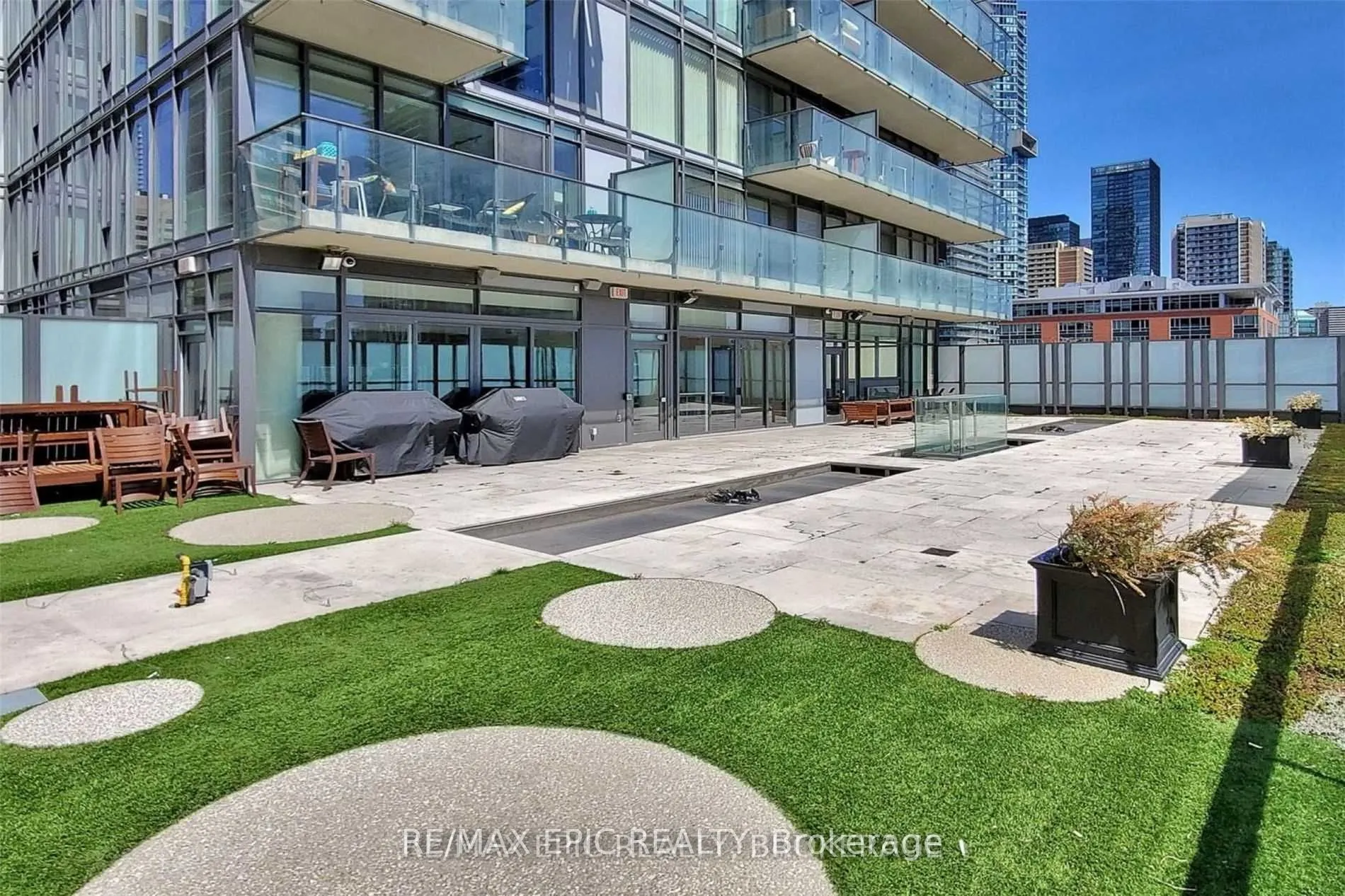 75 St Nicholas Street, #2703