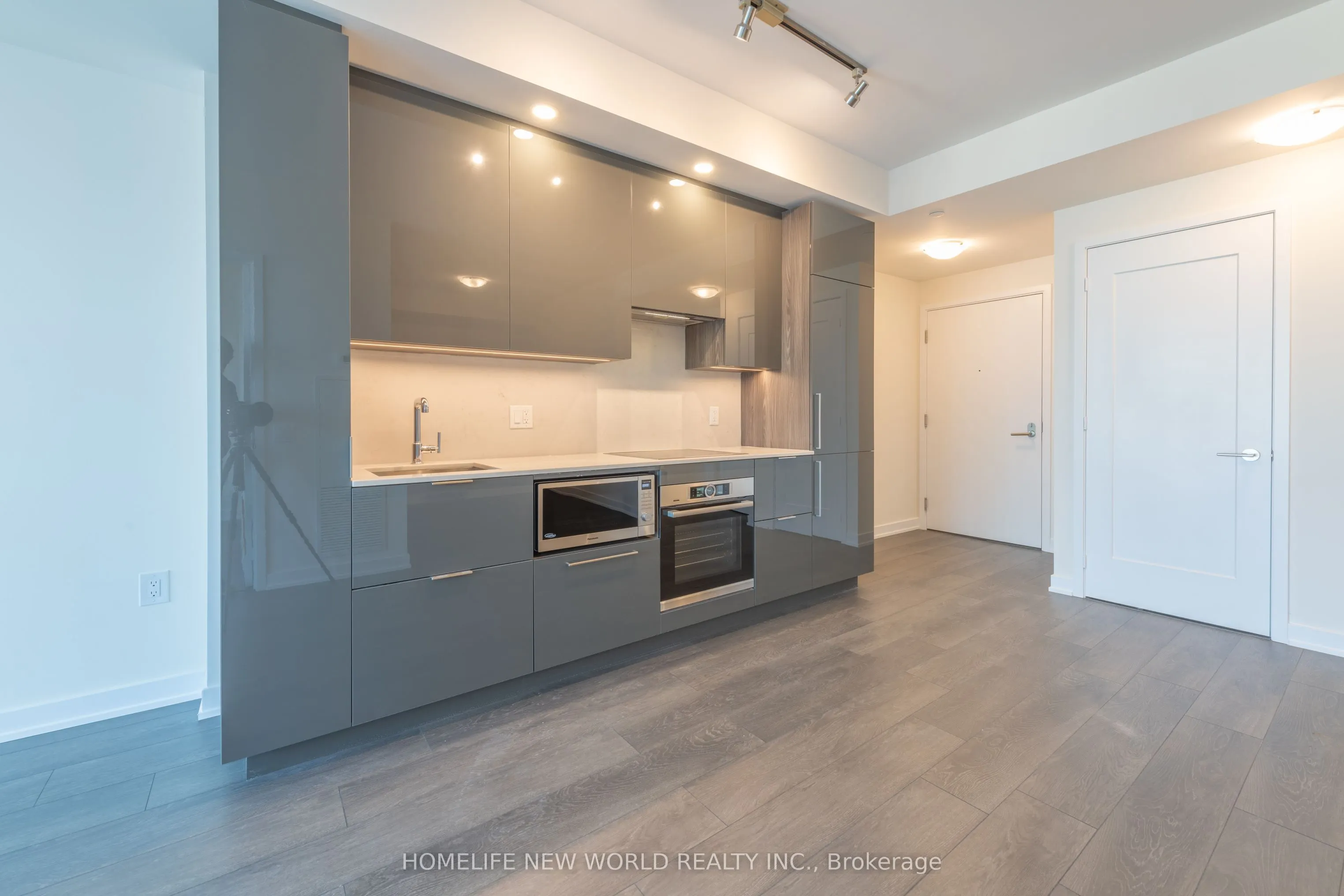 28 Freeland Street, #3906