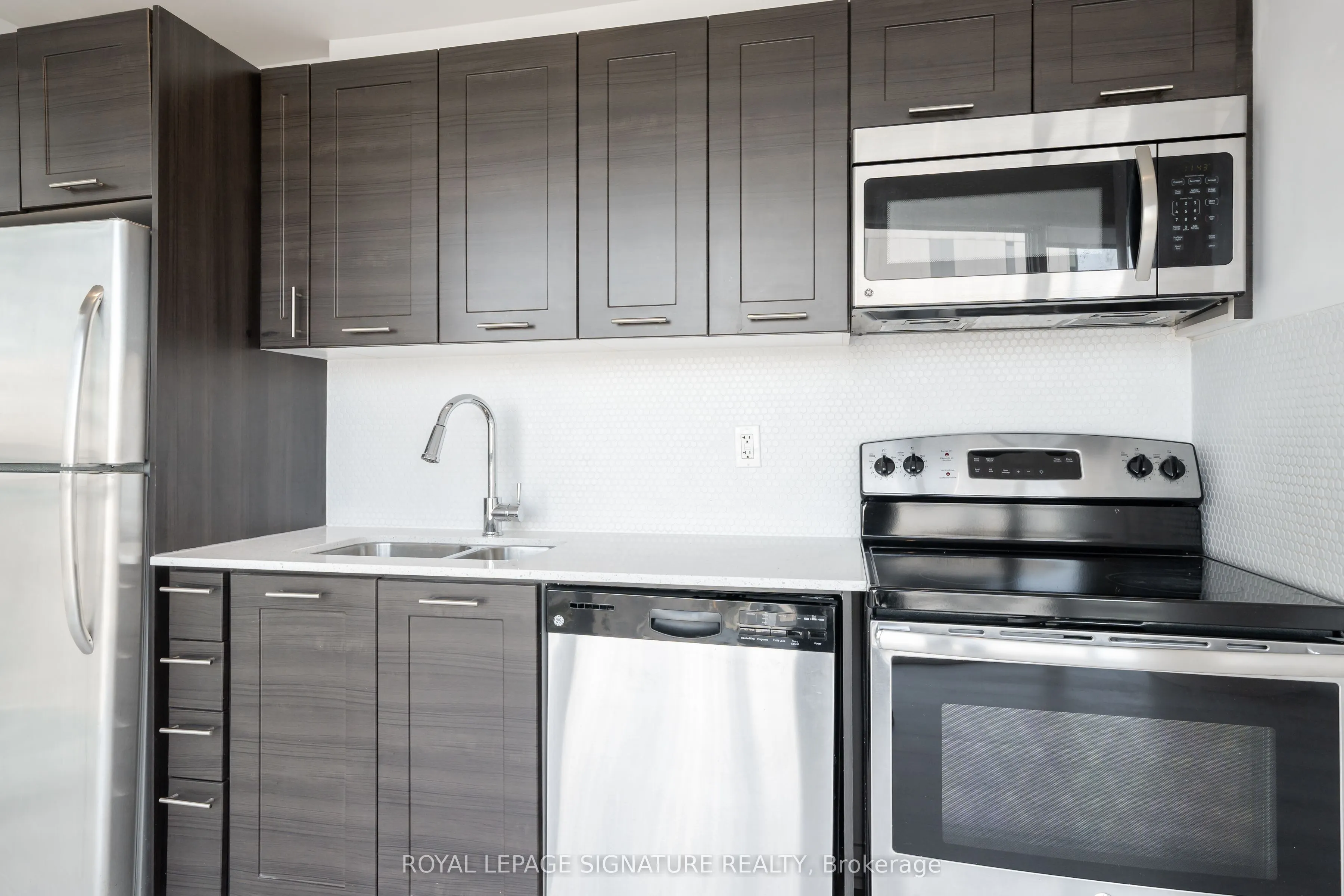 20 Bruyeres Mews, #1106